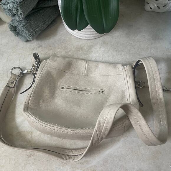 B. Makowsky crossbody bag creamy beige - Picture 6 of 11